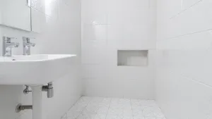 Modne kafelki do małej łazienki