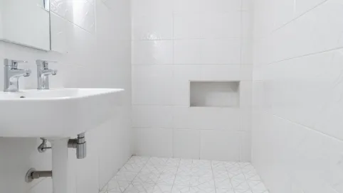 Modne kafelki do małej łazienki