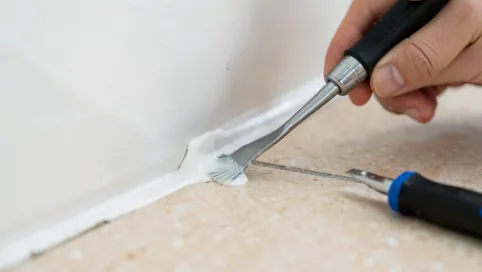 Montaż listew przypodłogowych na klej cena