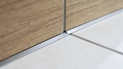 Montaż Listwy Łączącej Panele Z Płytkami