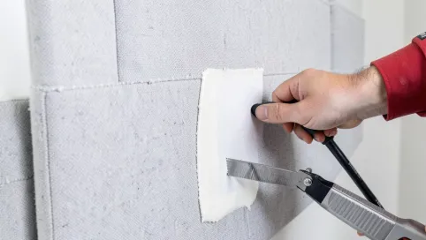 Montaż paneli tapicerowanych na klej