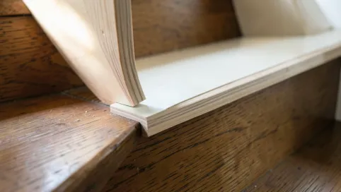 Montaż paneli winylowych na schodach