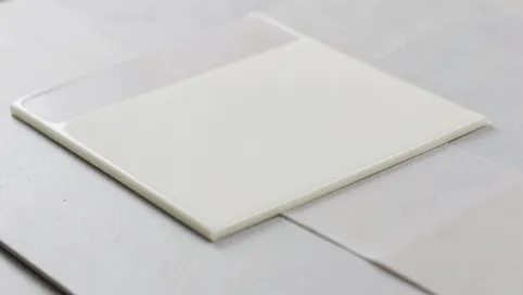 Montaż płyt HPL na klej