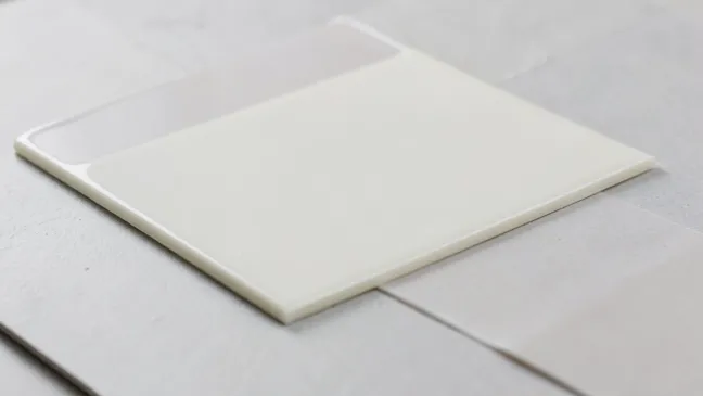 Montaż płyt HPL na klej