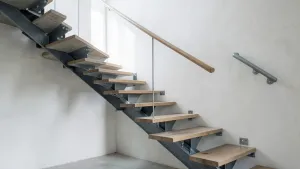 Montaż schodów samonośnych