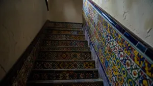 Mozaika na klatce schodowej