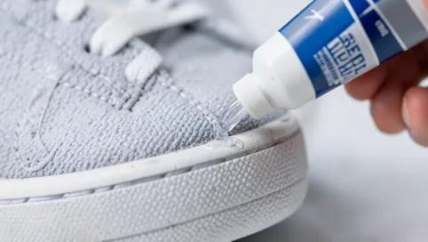 Najlepszy klej do butów sportowych