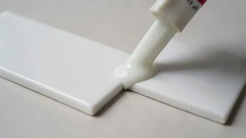 Najlepszy klej płytka na płytkę