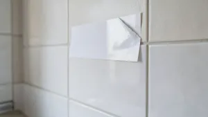 Naklejane płytki na ścianę do kuchni