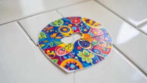 Naklejki na dziury w płytkach