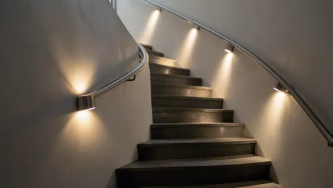 Nowoczesne kinkiety na schody