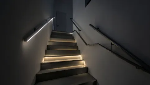Nowoczesne oświetlenie klatki schodowej