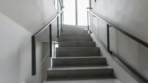 Nowoczesne schody betonowe wewnętrzne