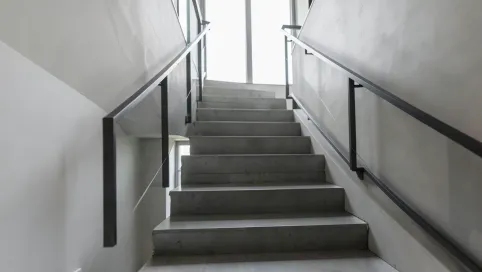 Nowoczesne schody betonowe wewnętrzne
