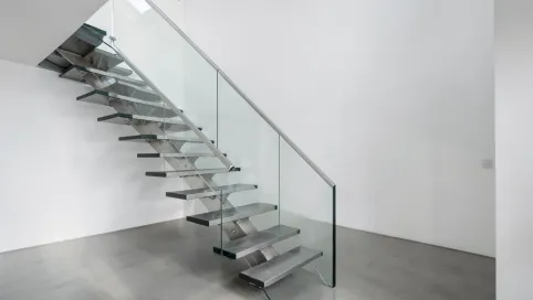 Nowoczesne schody wewnętrzne galerią