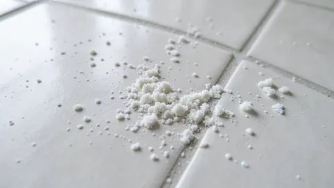 Osad wapienny na płytkach