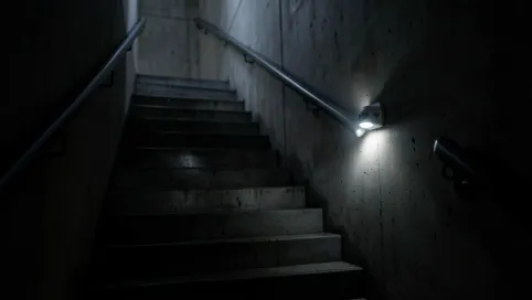 Oświetlenie klatki schodowej z czujnikiem ruchu na baterie