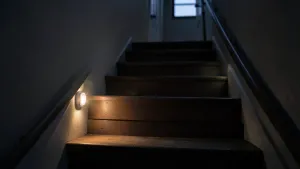 Oświetlenie schodowe z czujnikiem ruchu i zmierzchu