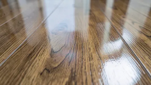 Panele podłogowe na wysoki połysk