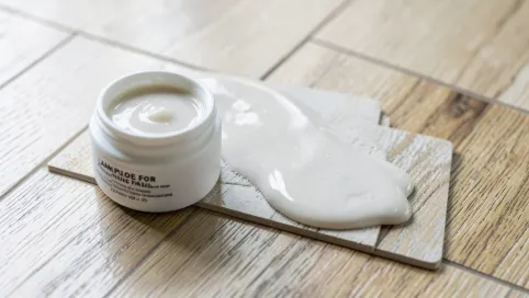 Pasta do podłogi z paneli