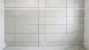 Płytki 60x120 na ścianę jak układać