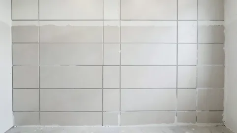 Płytki 60x120 na ścianę jak układać