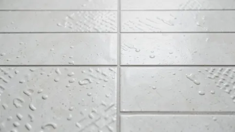 Płytki antypoślizgowe do łazienki z atestem