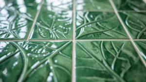 Płytki do łazienki zielone liście