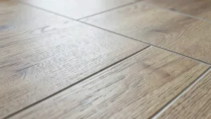 Płytki na podłogę do łazienki drewnopodobne