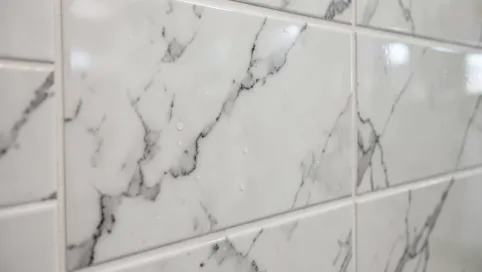 Płytki PCV samoprzylepne do łazienki