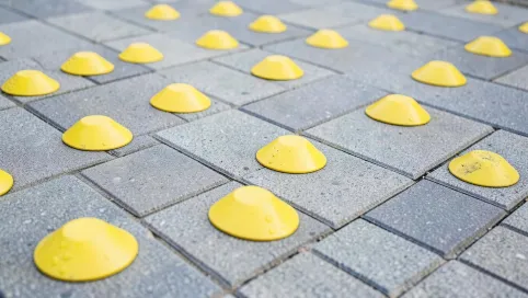Płytki prowadzące dla niewidomych