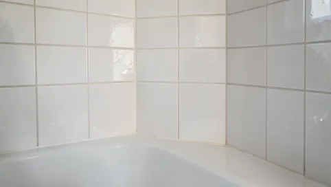 Płytki samoprzylepne na ścianę do łazienki