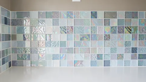 Płytki szklane na ścianę