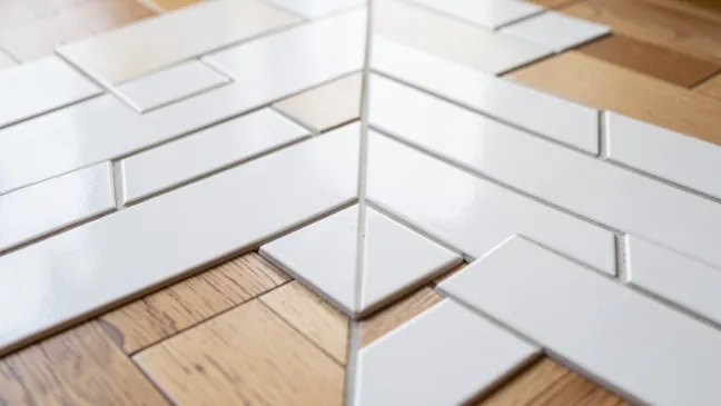 Płytki w jodełkę jak układać