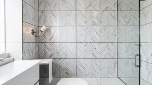 Płytki w jodełkę łazienka