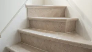 Płytki z kapinosem na schody