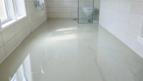 Podłoga z żywicy epoksydowej w łazience