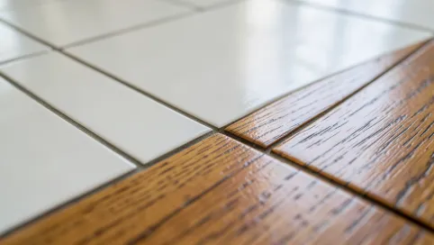 Połączenie płytki z parkietem