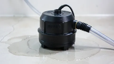 Pompa do zbierania wody z posadzki