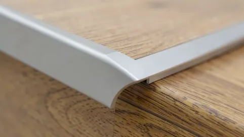 Profil schodowy do paneli laminowanych