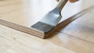 Przyklejanie paneli podłogowych