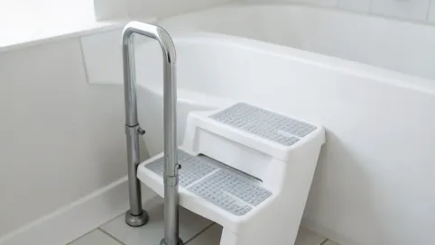 Schodki do wanny z poręczą