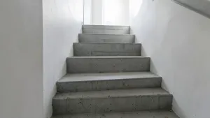 Schody betonowe wewnętrzne cena