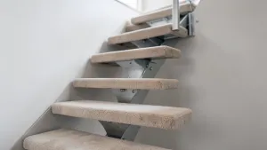 Schody dywanowe na konstrukcji metalowej