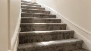 Schody dywanowe z paneli