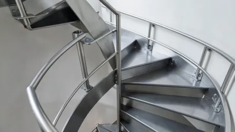 Schody kręcone z montażem