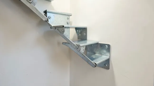 Schody składane na ścianę jak zrobić