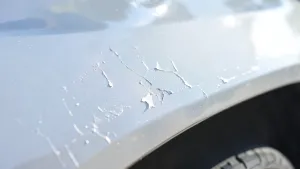 Schodzi lakier bezbarwny jak naprawić