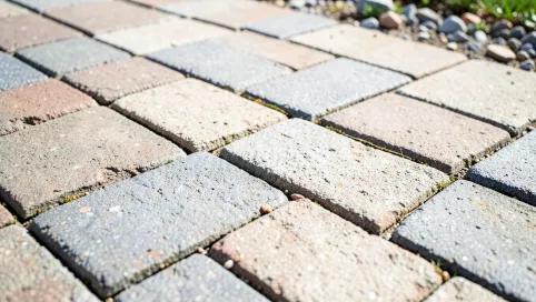 Spoinowanie kostki brukowej żywicą