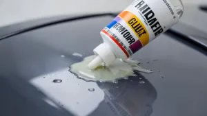 Środek do usuwania kleju z lakieru samochodowego